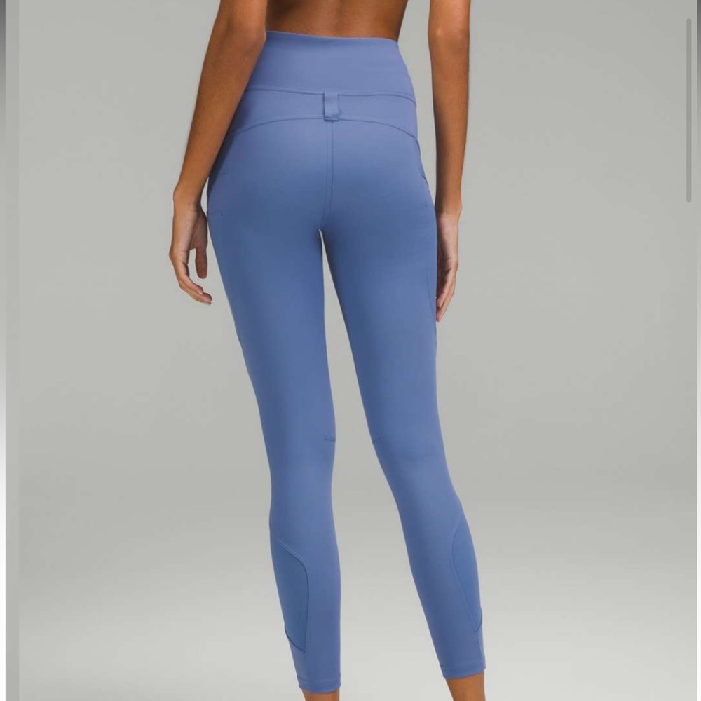 Lululemon Cargo Super-High-Rise Hiking Tight 25"
Water Drop size 6 EUC